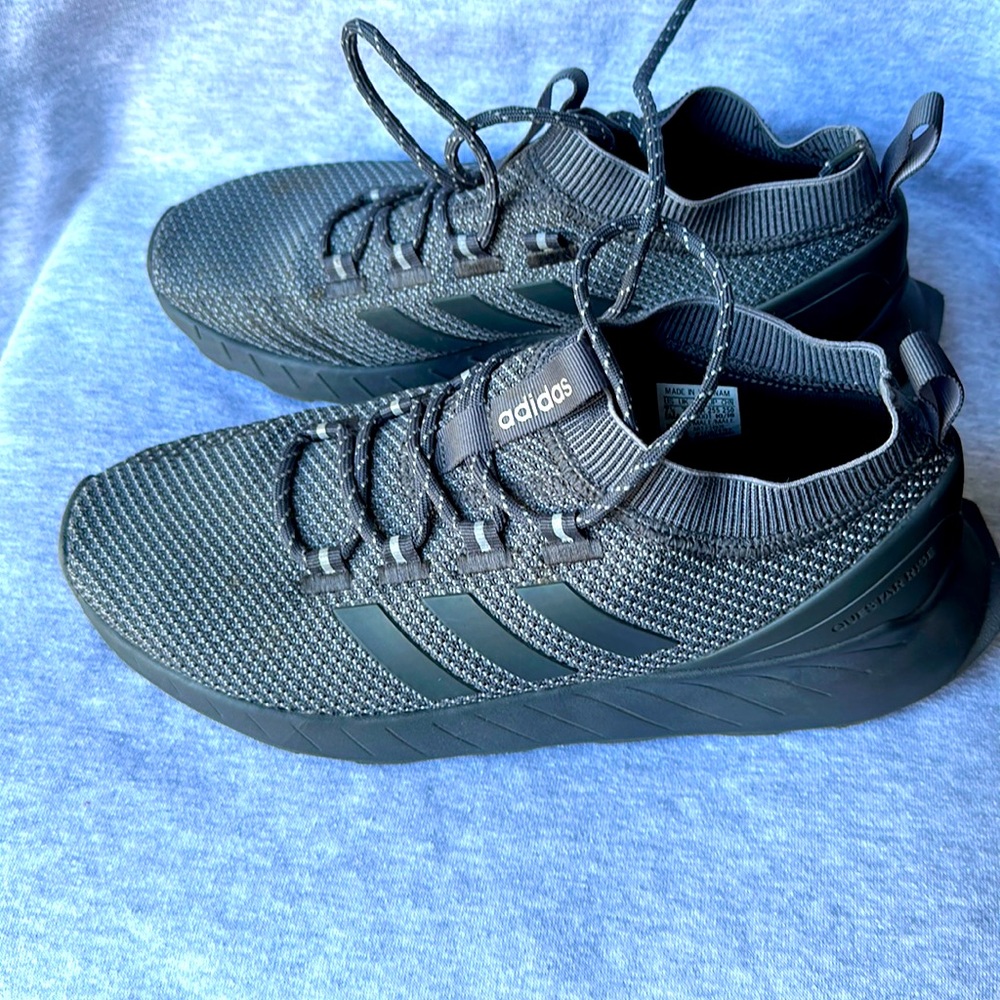 Adidas/ Gray/ Size 7.5